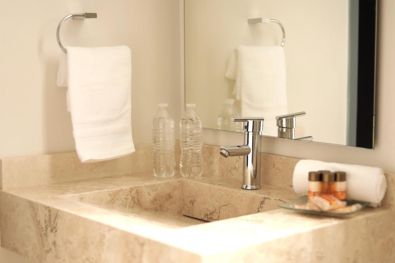 Viamonte House Boutique Hotel Leon Bagian luar foto